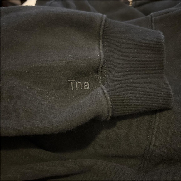 TNA Quarter Zip
Only worn a few times; just don’t like how cropped it is on me - Picture 3 of 3